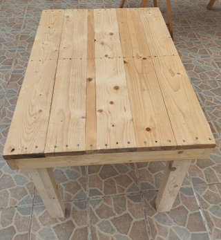 Mesa de palets reciclada 110x75x75