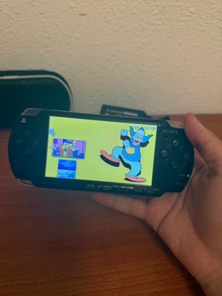 Sony PSP 2000 Negra + Cargador