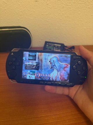 Sony PSP 2000 Negra + Cargador
