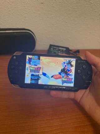 Sony PSP 2000 Negra + Cargador