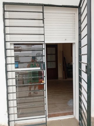 Puertas correderas patio con reja