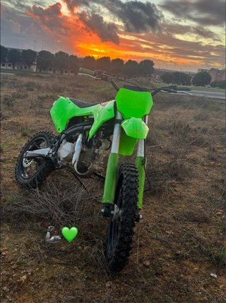 Moto de cross verde 125cc