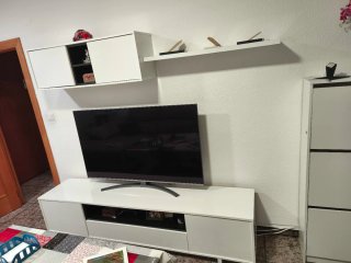 Mueble de salón blanco y negro