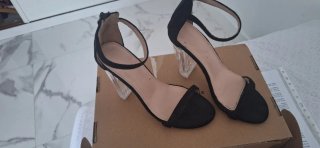 Sandalias tacón transparente negras