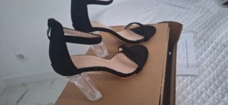 Sandalias tacón transparente negras