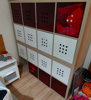 Cubo para estantería Kallax rojo y blanco