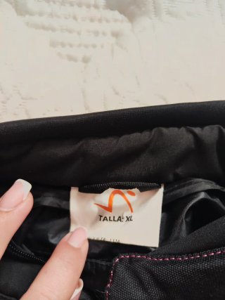 Chaqueta Moto Mujer Negra con Detalles Rosas