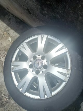 Llantas Mercedes Benz plata 16 pulgadas de serie