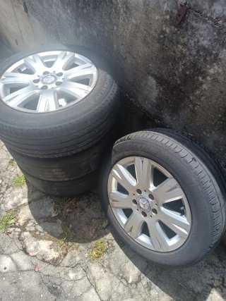 Llantas Mercedes Benz plata 16 pulgadas de serie