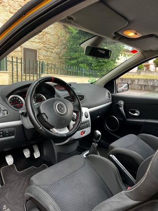 Renault Clio Sport F1 Team R27 Nacional
