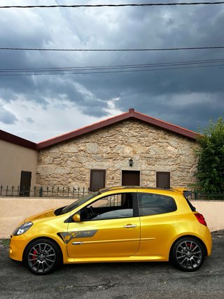 Renault Clio Sport F1 Team R27 Nacional