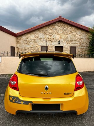 Renault Clio Sport F1 Team R27 Nacional