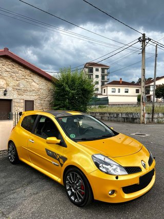 Renault Clio Sport F1 Team R27 Nacional