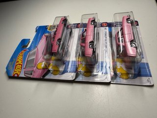 Hot Wheels Los Simpsons Family Car rosa