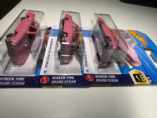 Hot Wheels Los Simpsons Family Car rosa