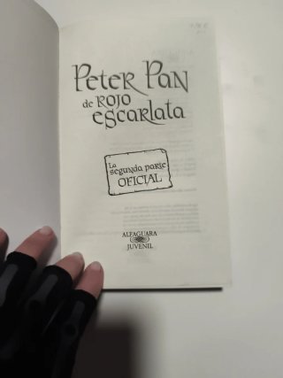 Peter Pan de rojo escarlata