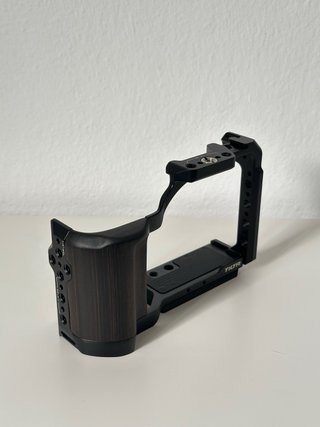 Nikon ZR + Cage Tilta + baterías extra + cargador