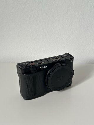 Nikon ZR + Cage Tilta + baterías extra + cargador