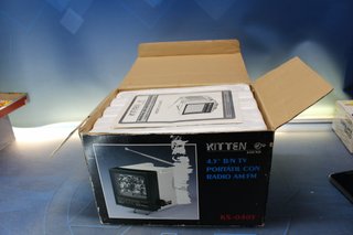 Televisor portátil con radio Kitten Sound KS-0405.