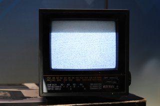 Televisor portátil con radio Kitten Sound KS-0405.