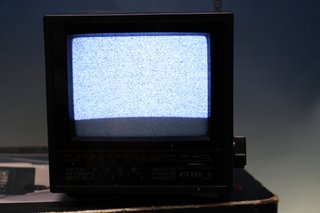 Televisor portátil con radio Kitten Sound KS-0405.
