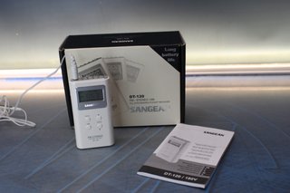 Radio de bolsillo digital Sangean DT-120. Como nueva.