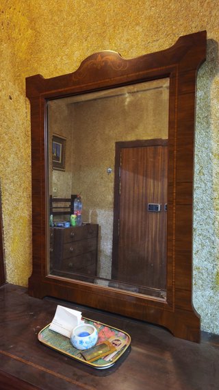 Espejo de madera. Nogal macizo