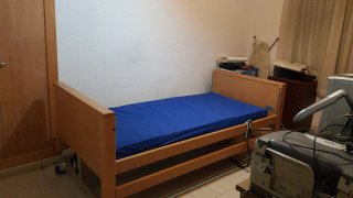 Cama articulada con colchón azul