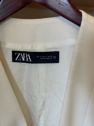 Traje Zara blanco chaleco y pantalón