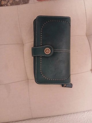 Cartera de mujer con cremallera dorada