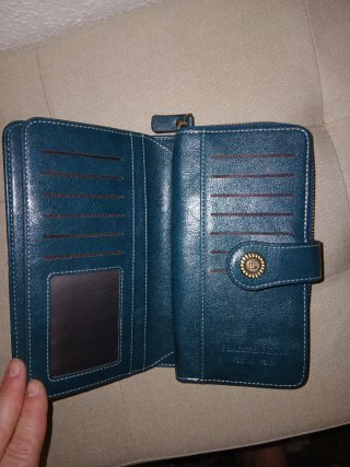 Cartera de mujer con cremallera dorada