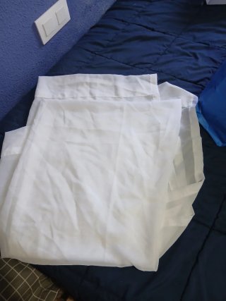 Cortina blanca de tela