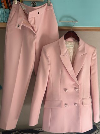 Traje Zara rosa