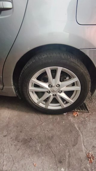 Llanta aleación Toyota 215/55 R17