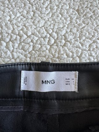 Pantalones de cuero negro