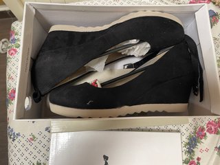 Zapatos de cuña Laik negros