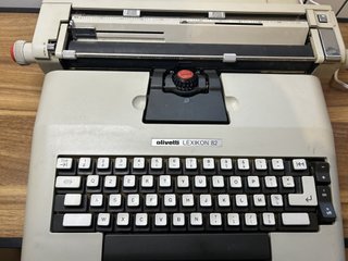 Macchina da Scrivere Elettrica Olivetti Lexikon 82