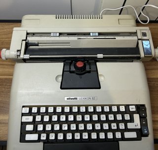 Macchina da Scrivere Elettrica Olivetti Lexikon 82