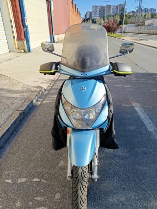 Piaggio Beverly 400 ie Maxi Scooter