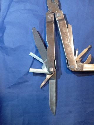 Multiherramienta Leatherman con funda