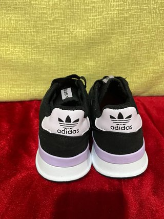 Zapatillas Adidas Negras y Moradas