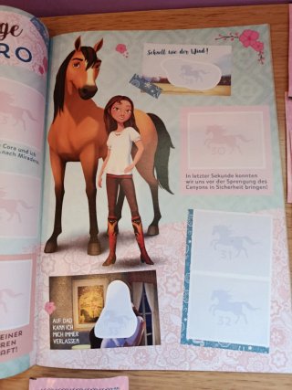 Álbum Spirit y 30 sobres de cromos