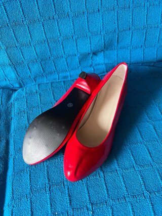 Zapatos de tacón rojos