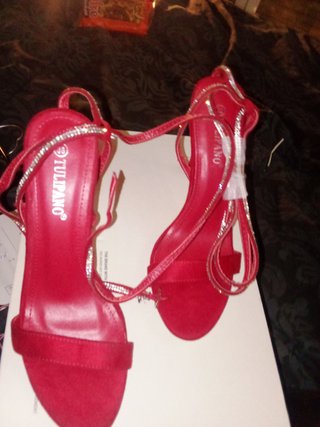 Sandalias Rojas Tacón Tira Tobillera Brillante