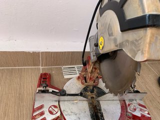 Sierra ingletadora para madera
