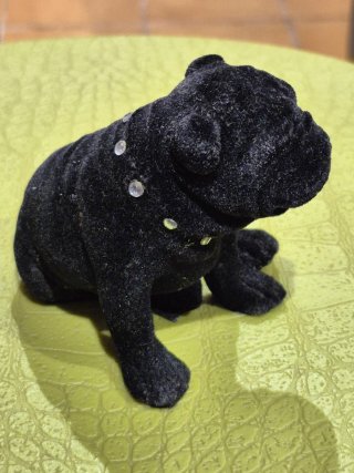 Figura Perro Bulldog Negro Terciopelo