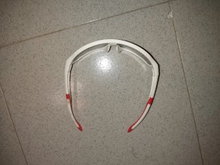Gafas deportivas blancas y multicolor