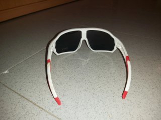 Gafas deportivas blancas y multicolor