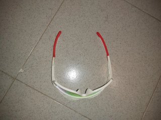 Gafas deportivas blancas y multicolor