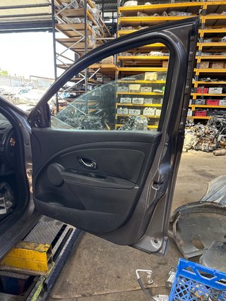 PUERTA DELANTERA DERECHA Renault Megane III Berlina 5P (2008->)